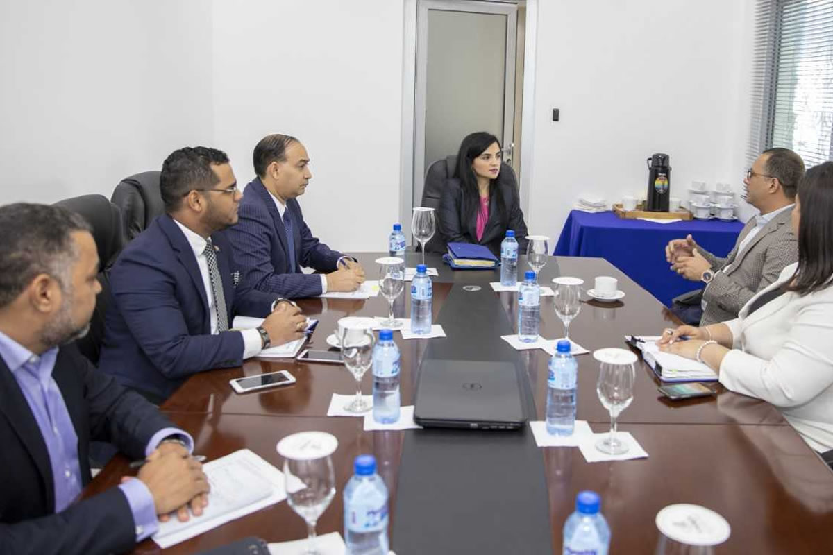 La Directora del INAIPI, Berlinesa Franco, recibe en su despacho al ingeniero Jorge Minaya, Director Ejecutivo del Instituto Nacional de Educación Física (INEFI)