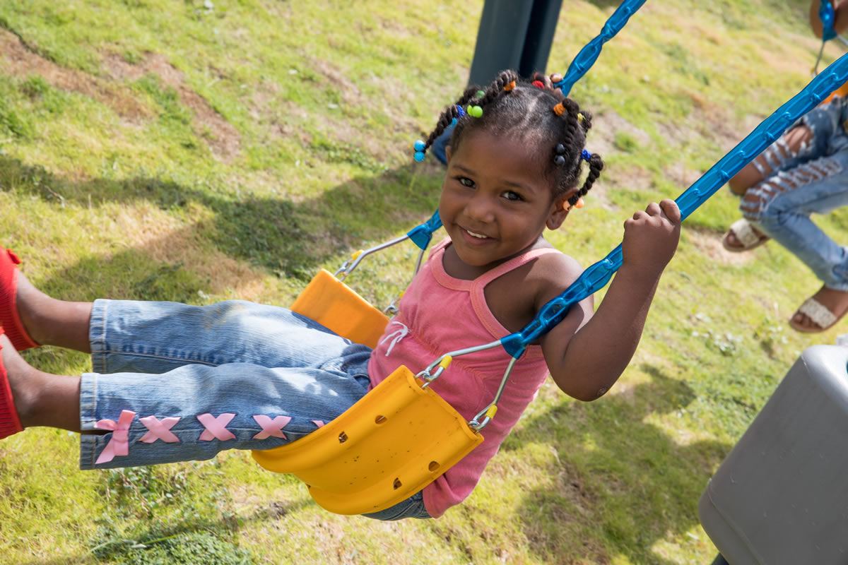 niña está feliz jugando en el CAIPI La Unión