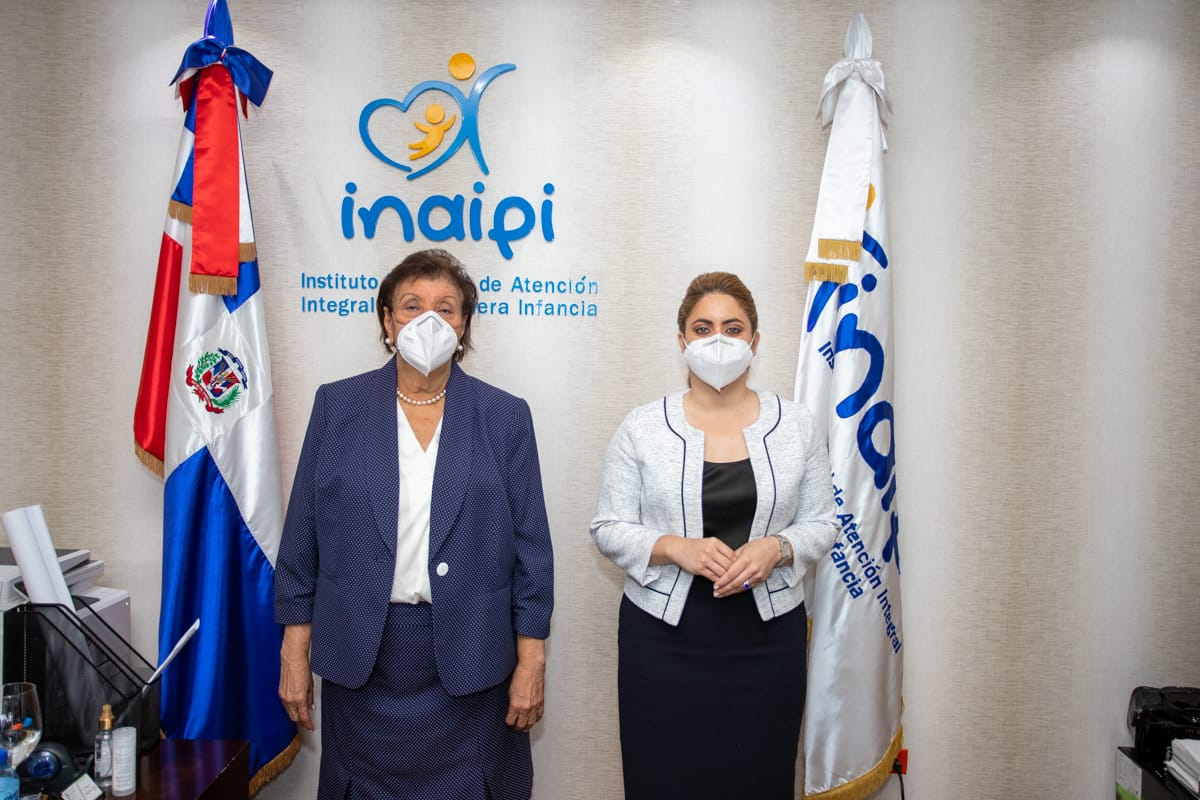 La directora ejecutiva del Instituto Nacional de Atención Integral a la Primera Infancia (INAIPI), Besaida Santana (Manola), y la directora general de Progresando con Solidaridad (PROSOLI), Gloria Reyes.