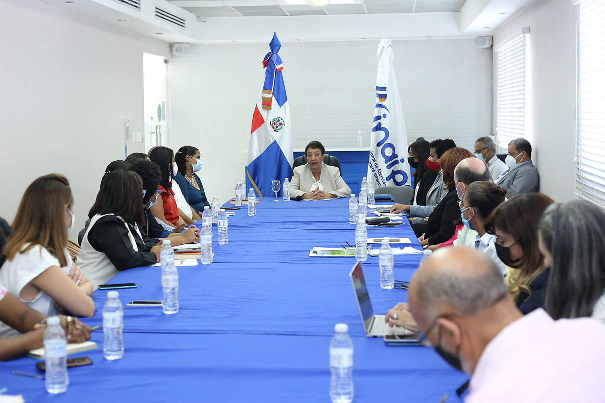 reunión entre la directora ejecutiva del Inaipi con los representantes de nueve organizaciones de la modalidad de Fortalecimiento de Experiencias Existentes se desarrolló en el salón de conferencias de la entidad estatal