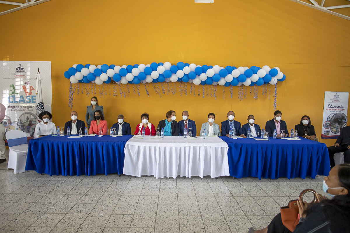 Directora ejecutiva del Inaipi encabeza actos de apertura de año escolar 21-22