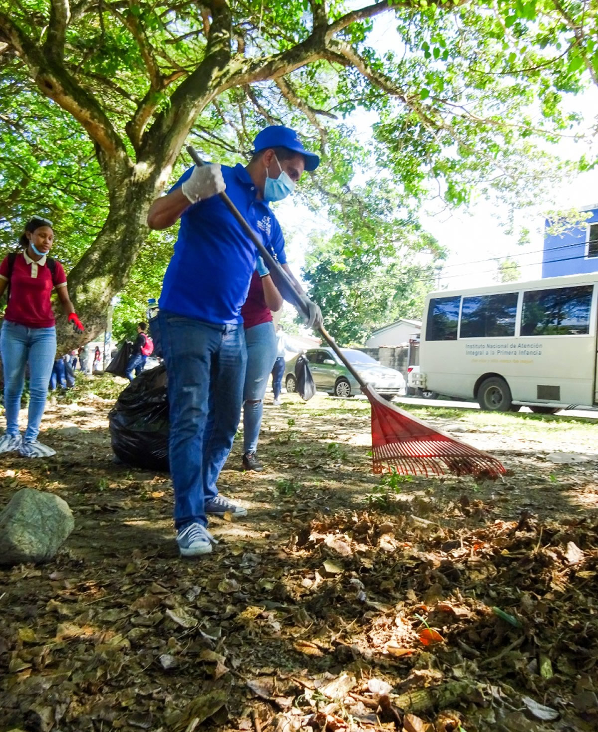 Inaipi planta 170 árboles en jornada de reforestación en la cuenca del Río Yuna 