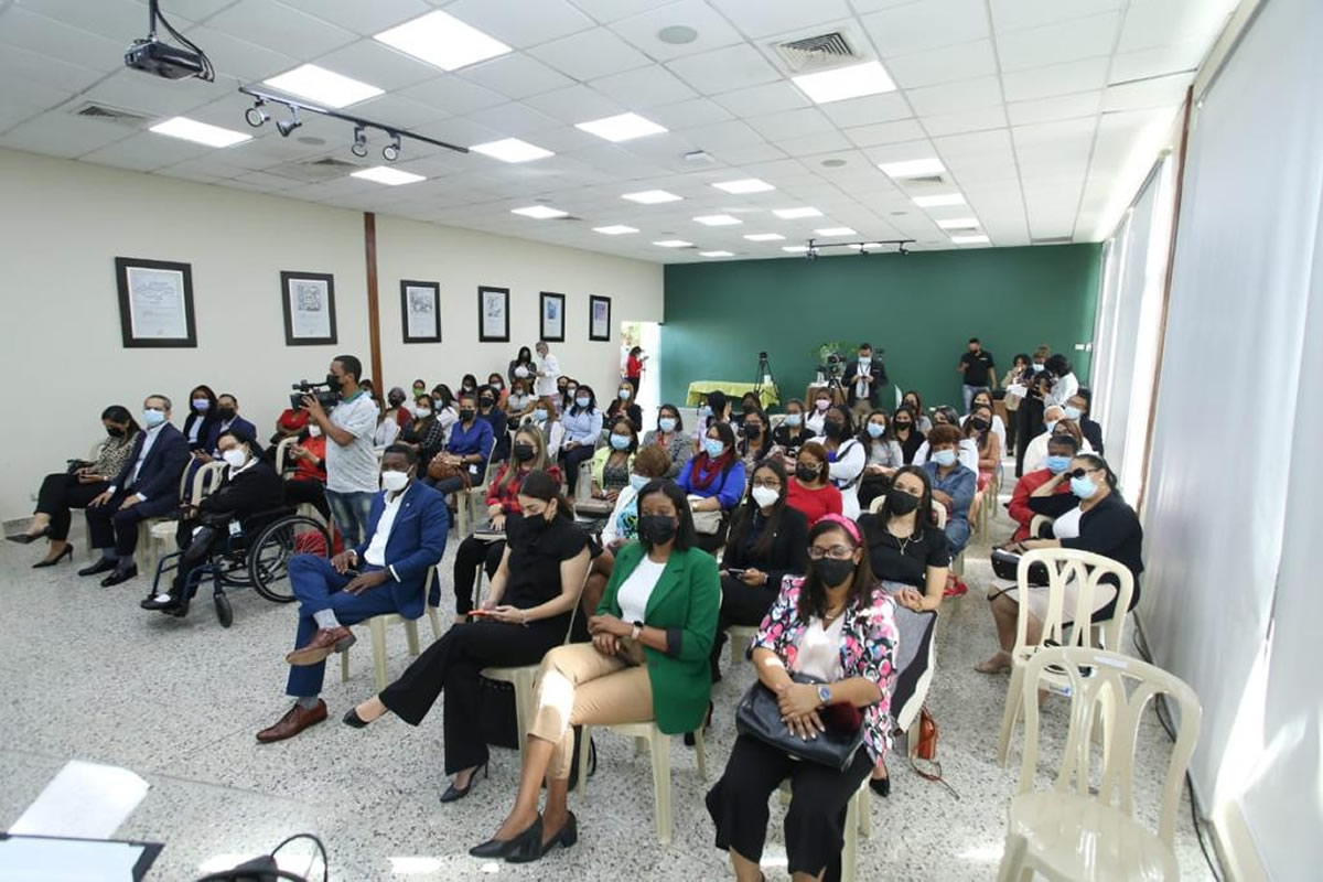 Personalidades que asistieron al acto apertura diplomado
