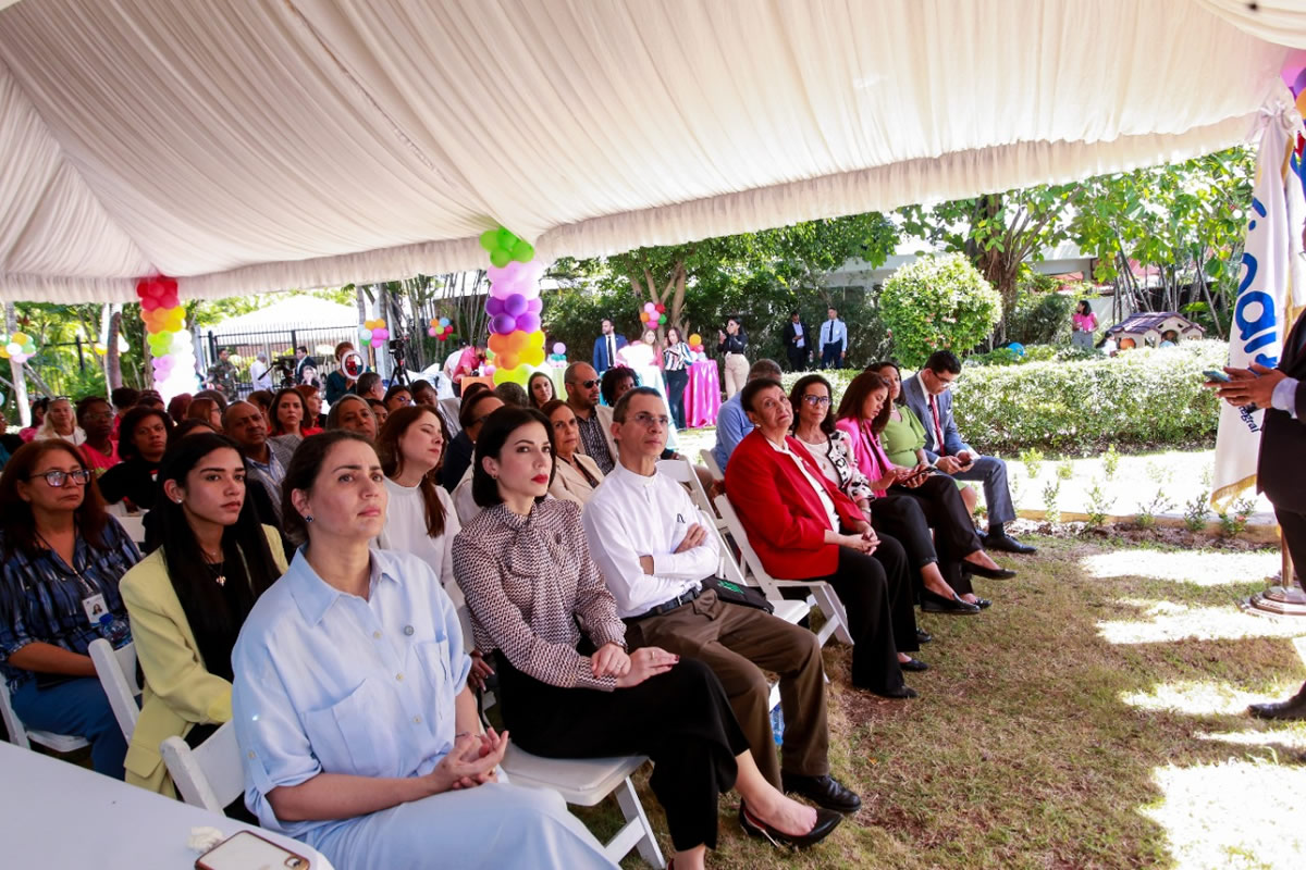 Colaboradores participantes de la actividad