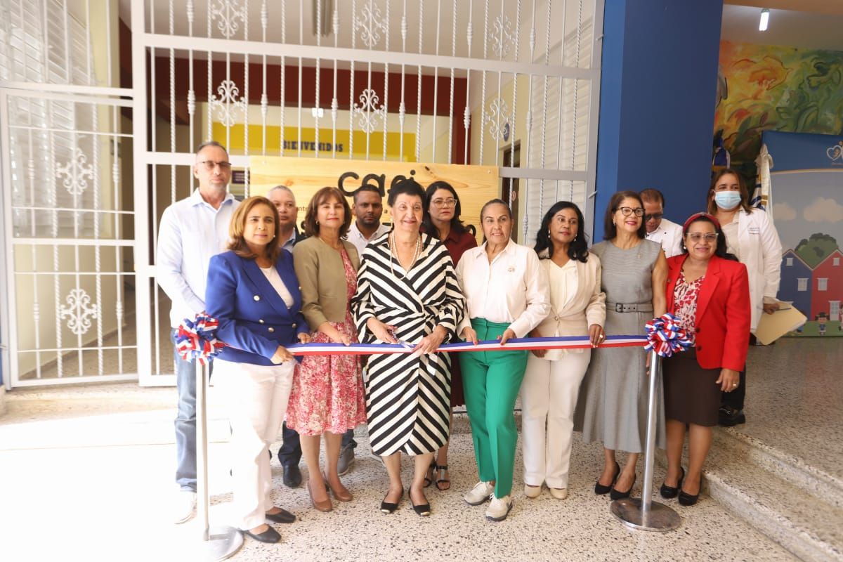 Besaida Manola Santana, directora ejecutiva del INAIPI; María López, viceministra de Extensión del MESCYT y Rosalía Sosa, vicerrectora de Extensión de la UASD, encabezan acto en la inauguración Recinto San Francisco de Macorís 