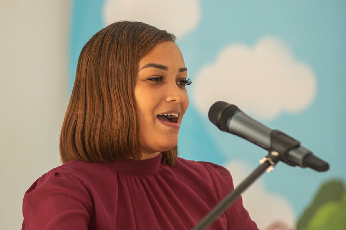 Ruth Delania Francisco, da las gracias en en representación de las familias beneficiadas