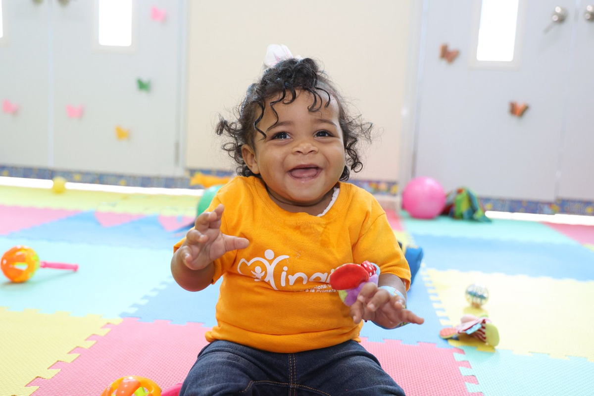 Niña sonriente en el CAIPI