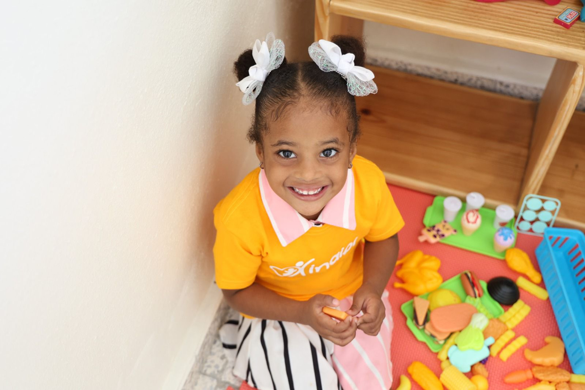 Niña sonriente en el CAIPI