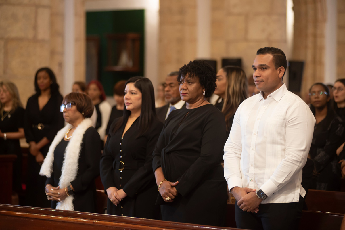 INAIPI celebra décimo aniversario con misa de acción de gracias  Colaboradores del INAIPI que asistieron a  la eucaristiía