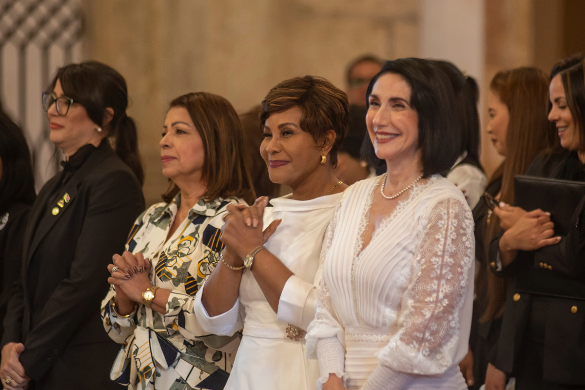 INAIPI celebra décimo aniversario con misa de acción de gracias  Josefa Castillo Rodríguez, directora ejecutiva del INAIPI al centro junto a Raquel Arbaje de Abinader, primera dama de la República Dominicana y Ligia Pérez, presidenta del Consejo Nacional para la Niñez y la Adolescencia (CONANI)