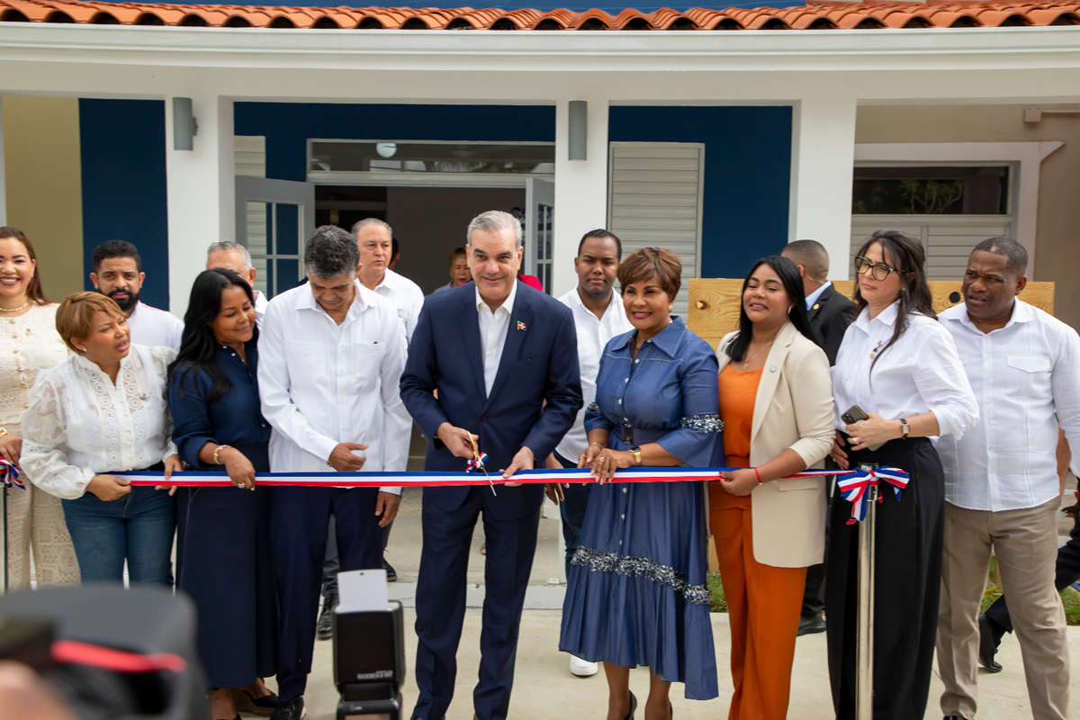 Con la asistencia de Pedro Martínez, presidente Abinader y Josefa Castillo inauguran un CAIPI que beneficia a 250 infantes en San Miguel de Manoguayabo