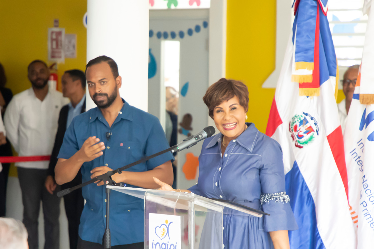 Con la asistencia de Pedro Martínez, presidente Abinader y Josefa Castillo inauguran un CAIPI que beneficia a 250 infantes en San Miguel de Manoguayabo Josefa Castillo Rodríguez, directora ejecutiva del INAIPI, habla a los invitados