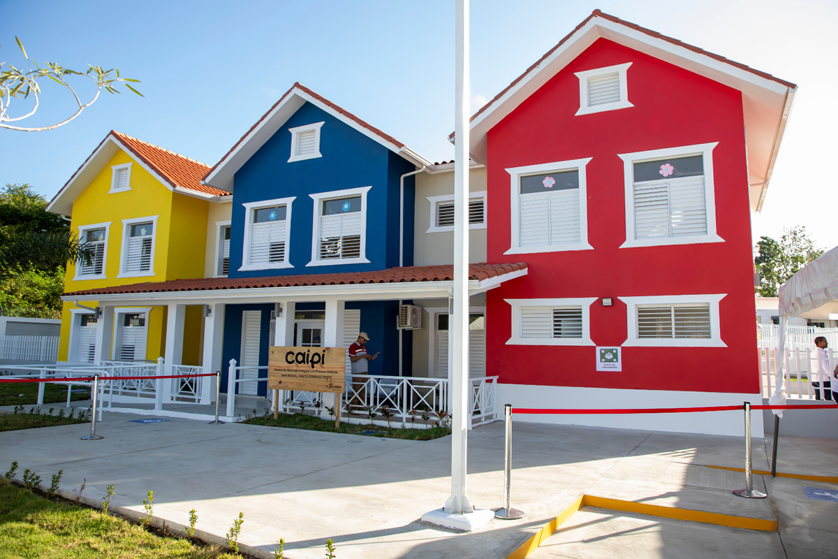 Con la asistencia de Pedro Martínez, presidente Abinader y Josefa Castillo inauguran un CAIPI que beneficia a 250 infantes en San Miguel de Manoguayabo Fachada del nuevo Centro CAIPI San Miguel, Manoguayabo