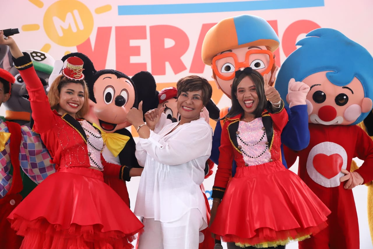 Josefa Castillo Rodríguez, directora ejecutiva del INAIPI, inaugura en Santo Domingo las Tardes Divertidas de Verano