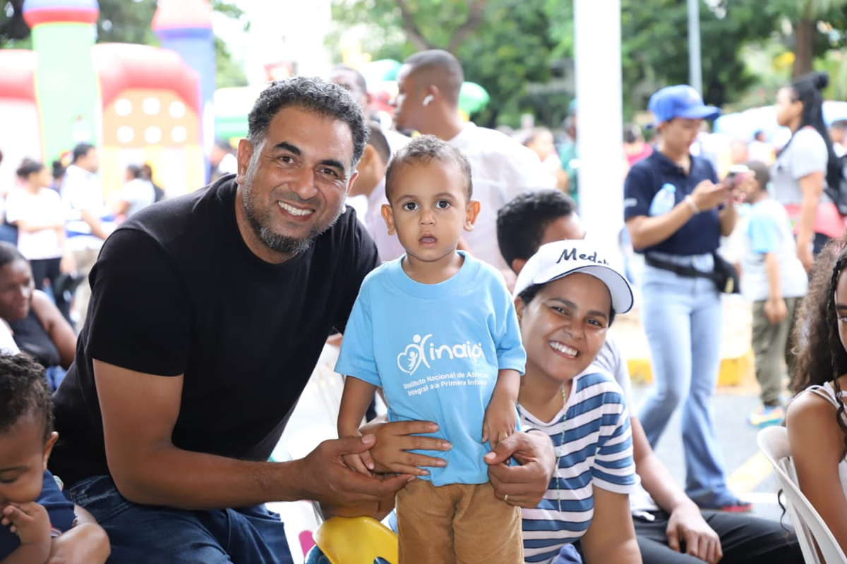Directora del INAIPI destaca compromiso del Gobierno con una inversión inclusiva e igualitaria en la primera infancia vulnerable Familia presente en la actividad “Mi Verano en Familia”