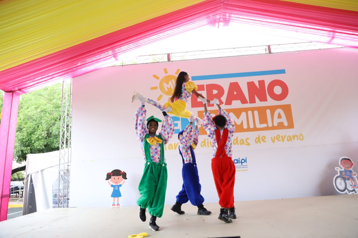 Directora del INAIPI destaca compromiso del Gobierno con una inversión inclusiva e igualitaria en la primera infancia vulnerable La tarima se llenó de ritmo, colores y alegría en Mi Verano en Familia