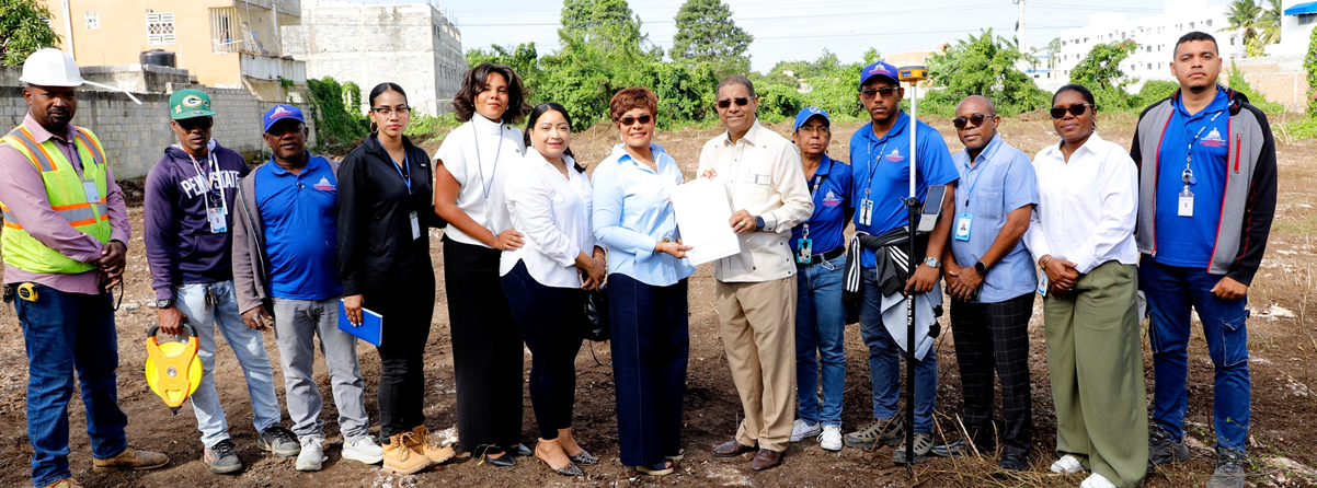 Directora del INAIPI recibe del presidente Luis Abinader terrenos para construir CAIPI en favor de la niñez vulnerable en Andrés, Boca Chica