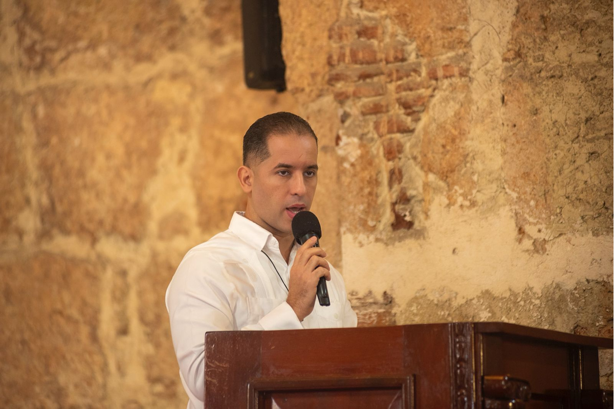 Colaborador del INAIPI en la lectura de la Palabra de Dios