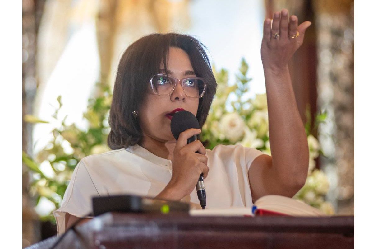 Colaboradora del INAIPI en la lectura de la Palabra de Dios