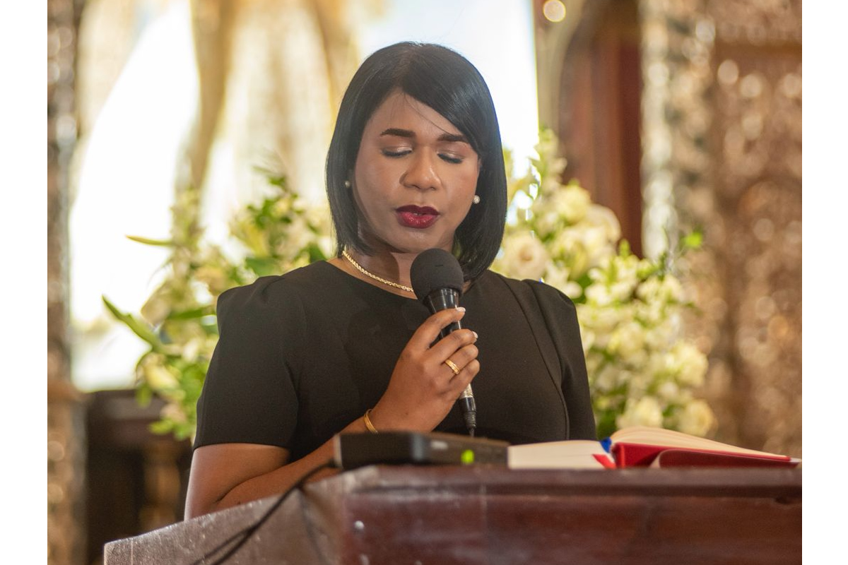 Colaboradora del INAIPI en la lectura de la Palabra de Dios