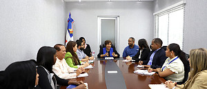 Josefa Castillo Rodríguez, directora ejecutiva de INAIPI, instruyendo la creación de la Comisión de Prevención de Riesgos para enfrentar daños por fenómenos atmosféricos en centros CAIPI y CAFI