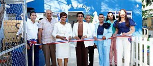 Josefa Castillo Rodríguez, directora ejecutiva del INAIPI corta cinta en la inauguración Centro de Atención Integral a la Primera Infancia Comunitario (CAIPI C) San Rafael del Yuma
